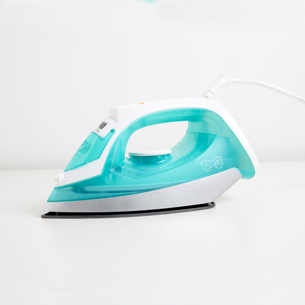 Plancha a Vapor Hyundai HY2472P, 1500 Watts